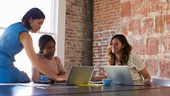 women working together