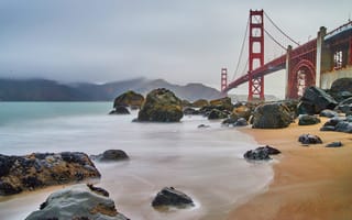 san francisco golden gate bridge behind a beach scene