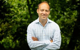 ChartHop founder and CEO Ian White stands outside for a photo.