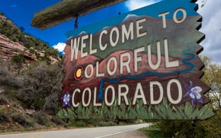 An image of a sign that reads "Welcome to Colorful Colorado"