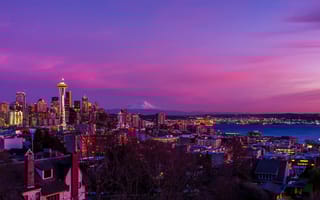 An evening photo of the Seattle skyline.