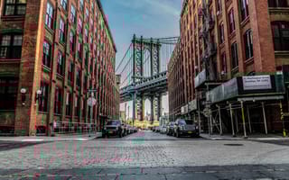 The Manhattan Bridge as seen from Brooklyn