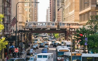 The Chicago L train with traffic below.