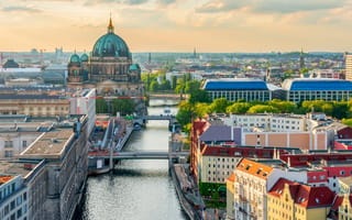 Berlin skyline and Spree river.