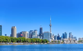 A view of the Toronto skyline taken along the water.