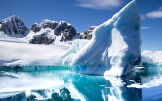 Underwater robots explore Antarctic ice shelf