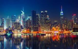 Panoramic view of Manhattan skyline at night