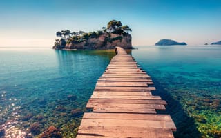 Atmosphere raises $10M to stream viral video at bars and gyms