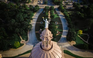 Weekly Refresh: Decent Raised $10M, Sprinklr Hiring in ATX, and More