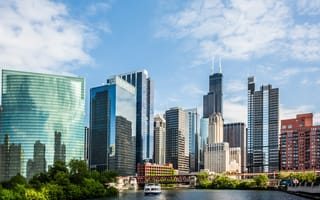 Chicago's skyline and the Chicago river.