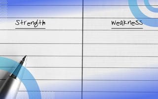 A handwritten list, with strength on one side of a vertical line and weakness on the other. /big-data/fivetran-strengths-weaknesses