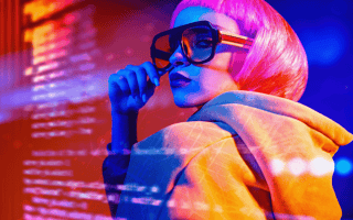 A model wearing clothes selected by AI fashion technology.
