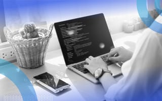 innerhtml vs innertext woman writing code