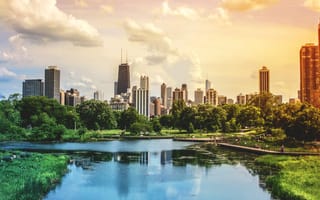 Landscape photo of downtown Chicago and the river