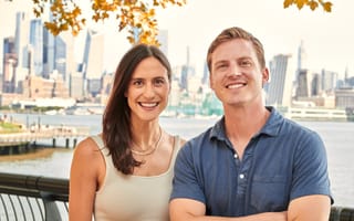 Marker Learning co-founders Emily Yudofsky (left) and Stefan Bauer (right) post for a photo in front of the NYC skyline.