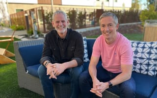 InfluxData's Evan Kaplan (left) and Paul Dix (right) sit together outside for a photo.