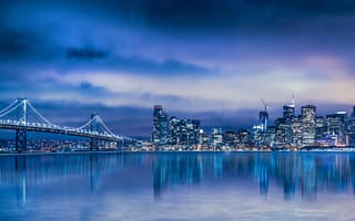 A nighttime photo of the Golden Gate Bridge and the San Francisco skyline.
