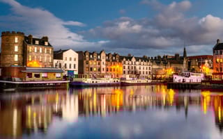Photo of Edinburgh.