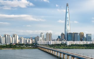 An aerial view of Seoul with a focus on the Jamsil Railway Bridge and the Hangang.