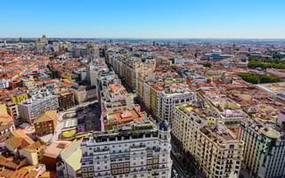 An aerial view of Madrid with a view of a clear blue sky.