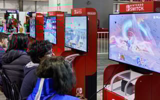 A group of gamers playing Nintendo Switch