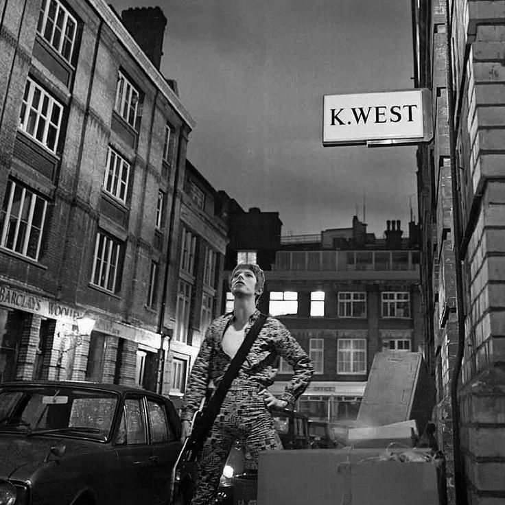 Check Out What David Bowie Looked Like in 1972