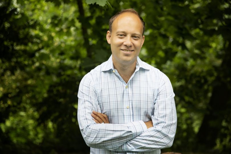 ChartHop founder and CEO Ian White stands outside for a photo.