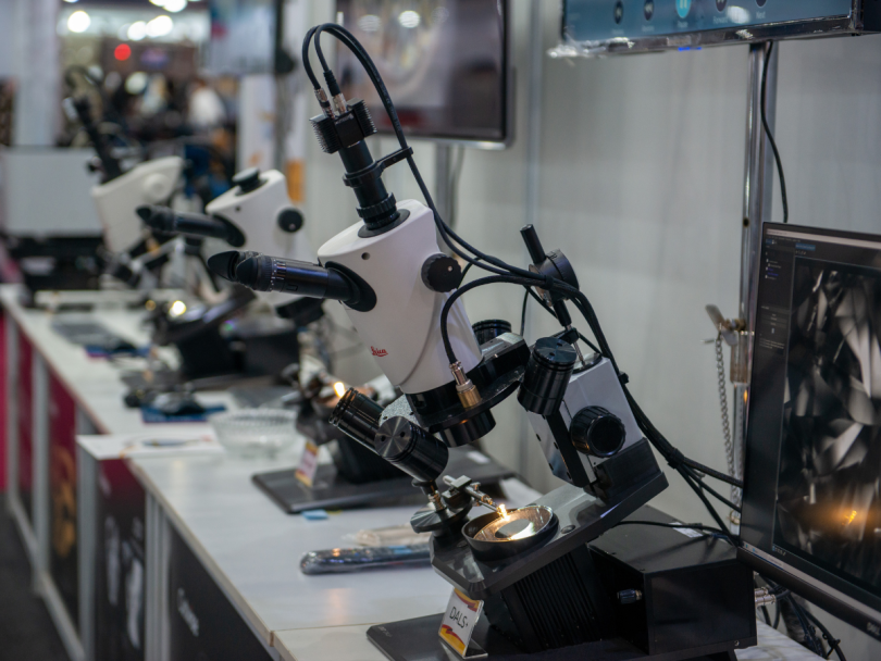 A microscope at a diamond-cutting lab