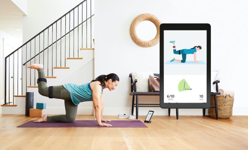 A Hinge Health customer practices leg strengthening exercises.