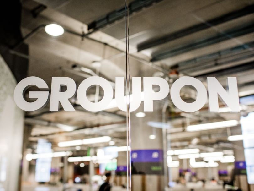 Groupon logo door