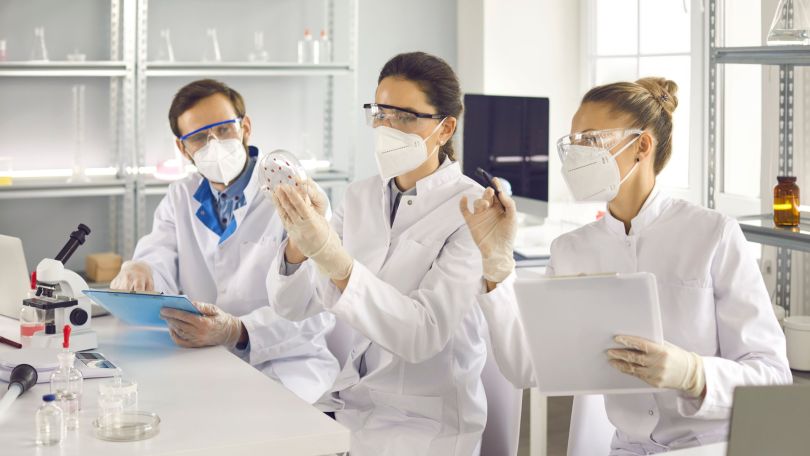 Medical professionals work together in a clinical setting. 