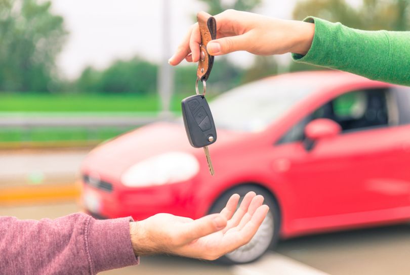 Car keys exchanging hands at Swap Motors center