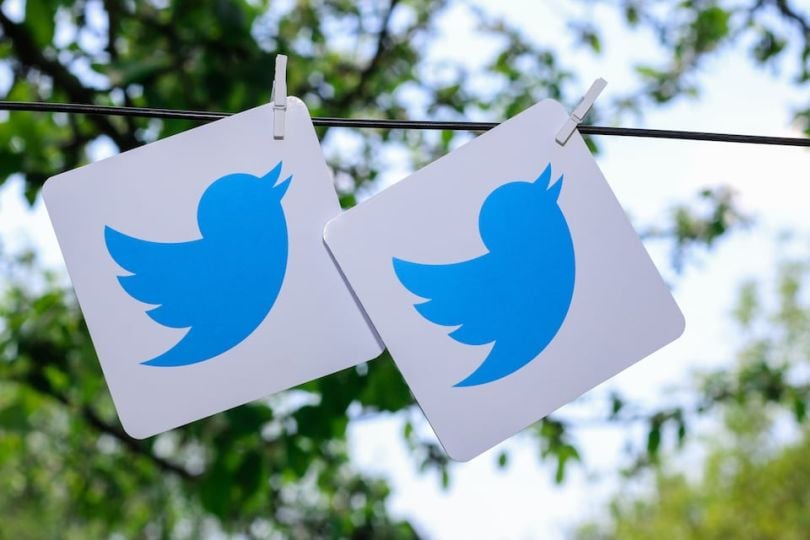 twitter logo on clothesline