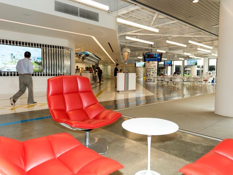Edmunds Lounge