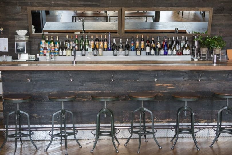 Handshake-bar
