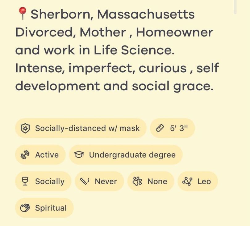 Badges have been added to dating sites to indicate social distancing preferences. 
