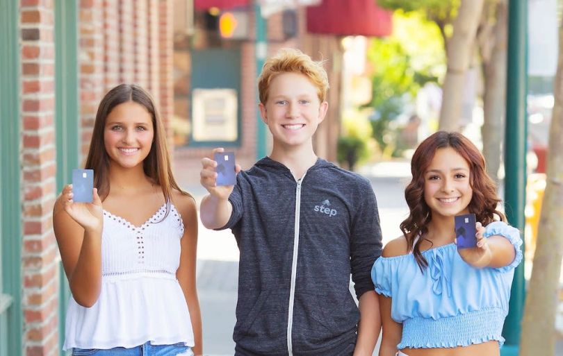 The company provides users with a free bank account, secured spending card and a payments platform that allows them to send and receive money instantly. 