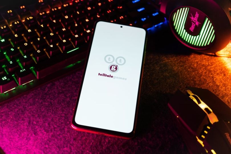 smart phone displaying the telltale games logo