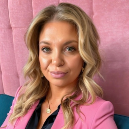 Image of Amanda Volner