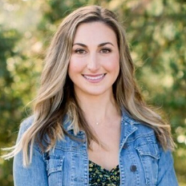 Image of Caroline Fox